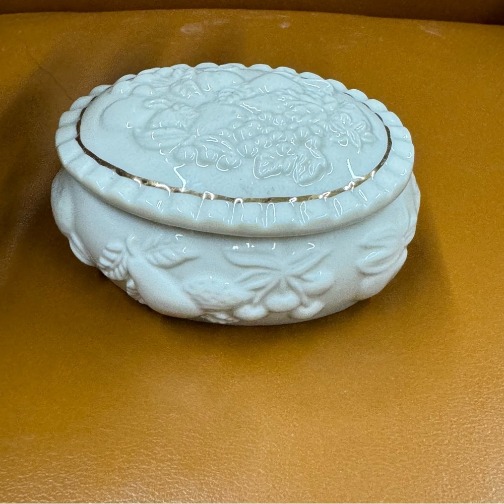 Lenox 1998 Fruit Trinket Box w/ Lid and Gold Trim Vintage - Picture 3 of 8